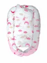 Baby Nest cu pernuta, invelis din bumbac, umplutura hipoalergenica, roz/alb